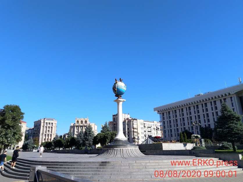 Памятник Глобус Киев