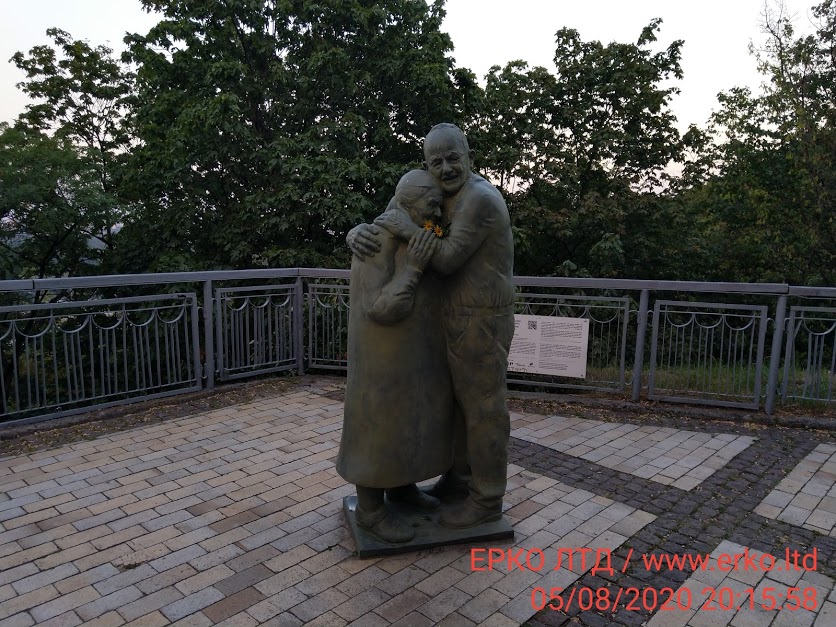 Памятник влюбленным / История Любви