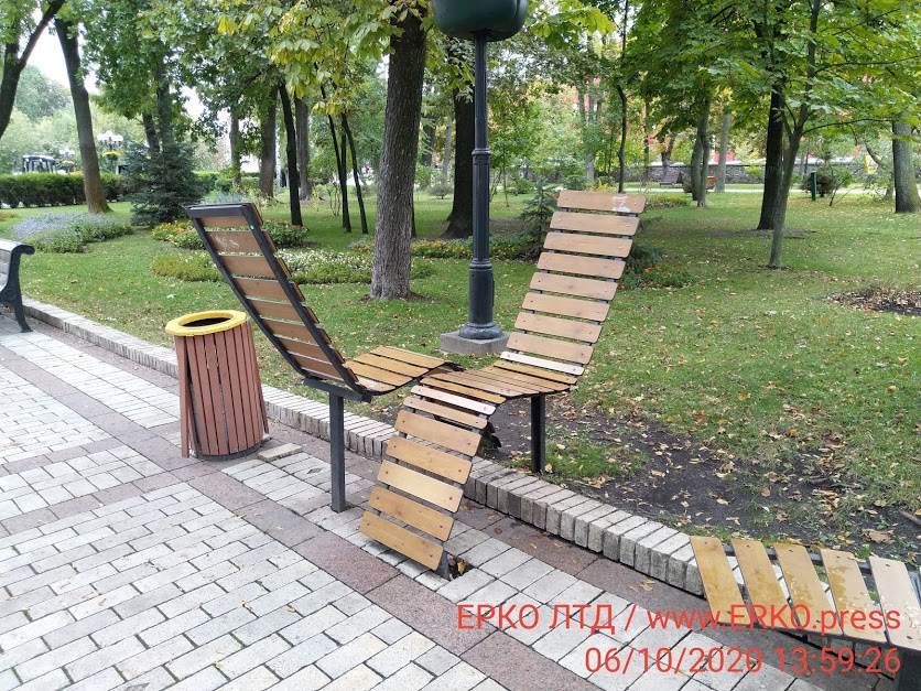 Скамейки в парке Шевченка Киев 