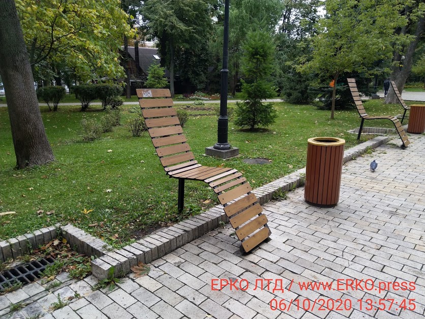Декоративные лавочки в парке Шевченка 