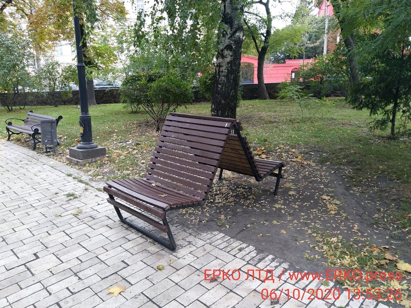 Лавочка фото в парке Шевченка 