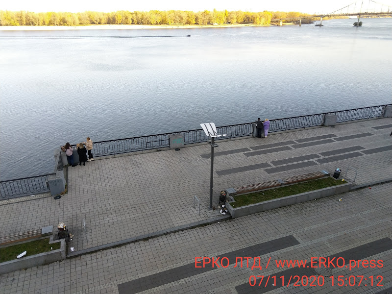 Прогулки по Днепру с речного вокзала в Киеве 